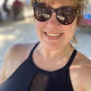 Meet your Posher, Lara